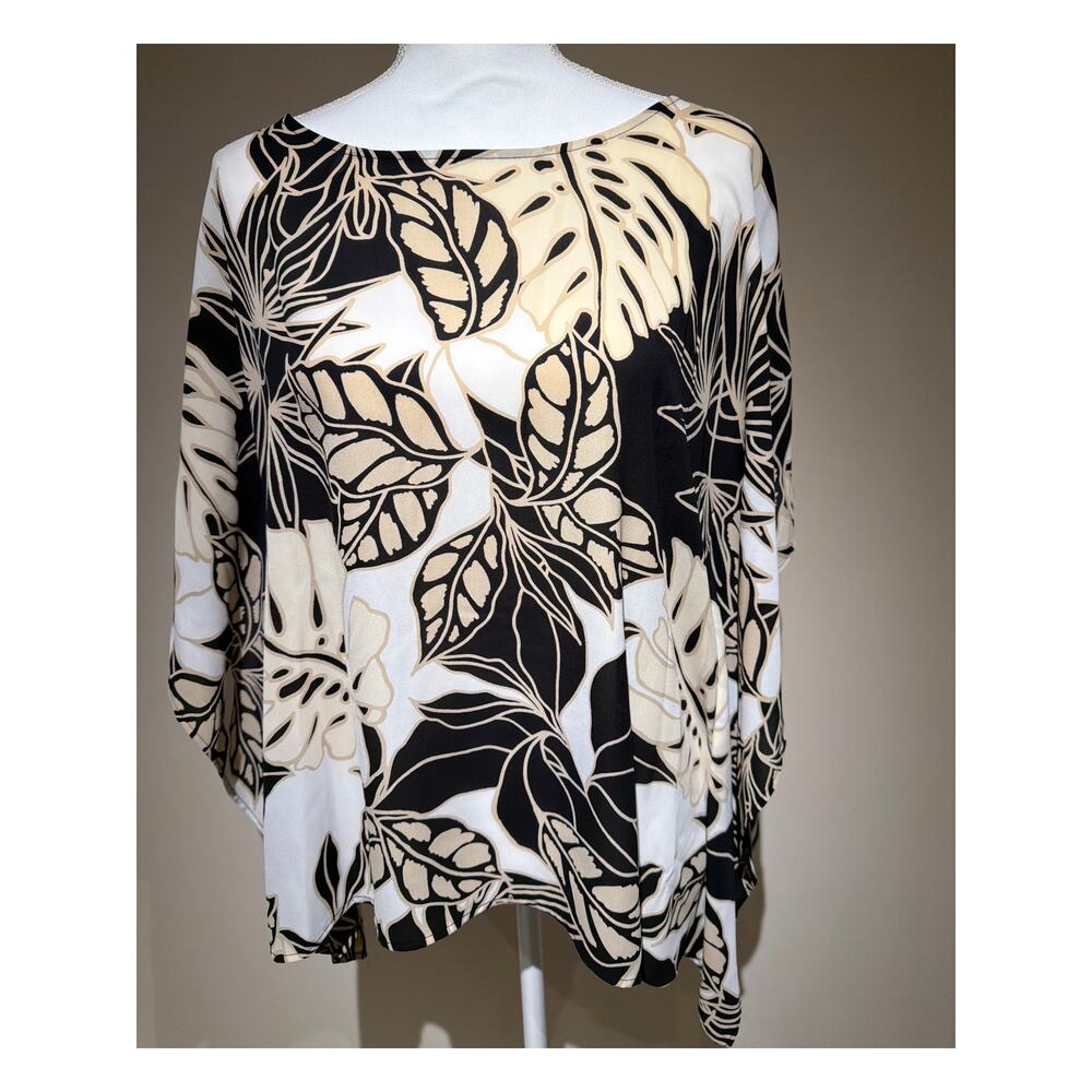 White House Black Market Tan and‎ Black Leaf Size M Short Sleeved Shirt